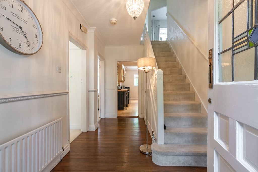 Property photo 2 of 33