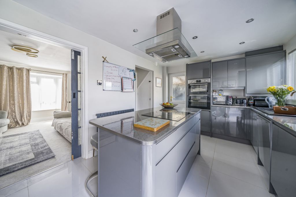 Property photo 2 of 19 12676545