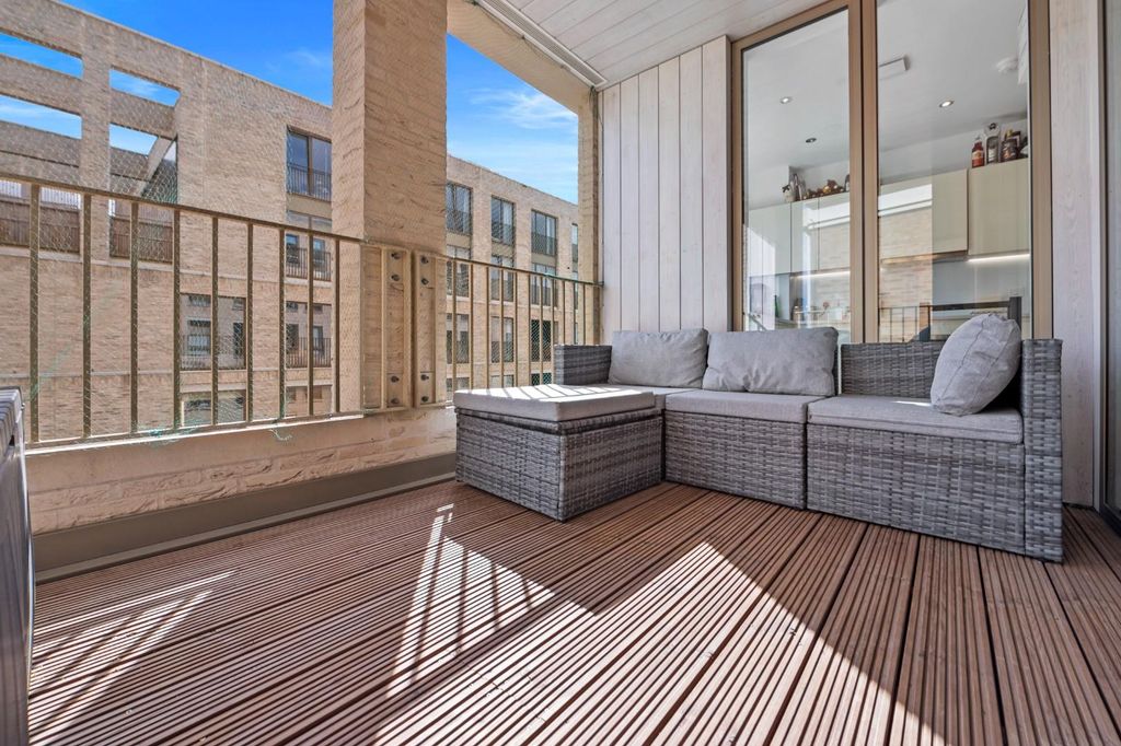 Property photo 3 of 10 Balcony