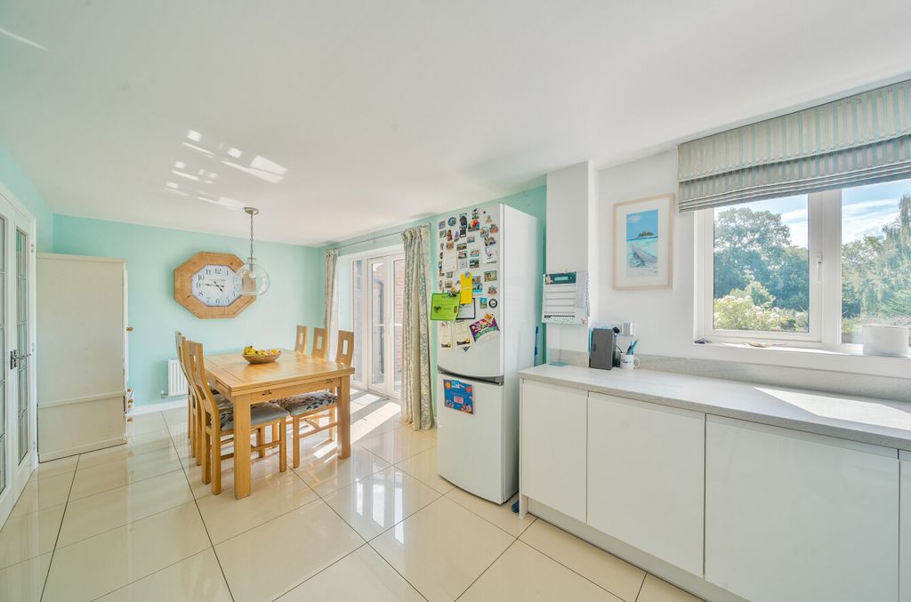 Property photo 3 of 19 1325222-28-68876E...
