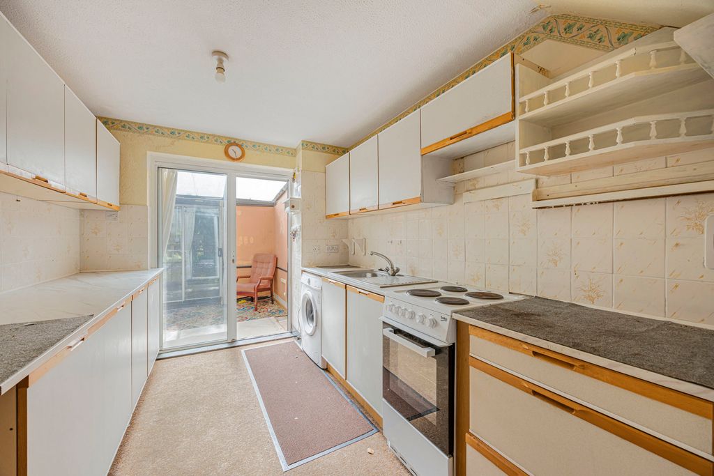 Property photo 2 of 12 Kitchen
