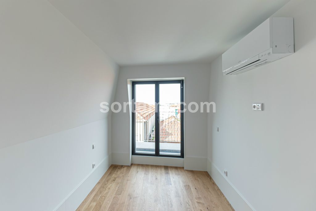 Property photo 2 of 34