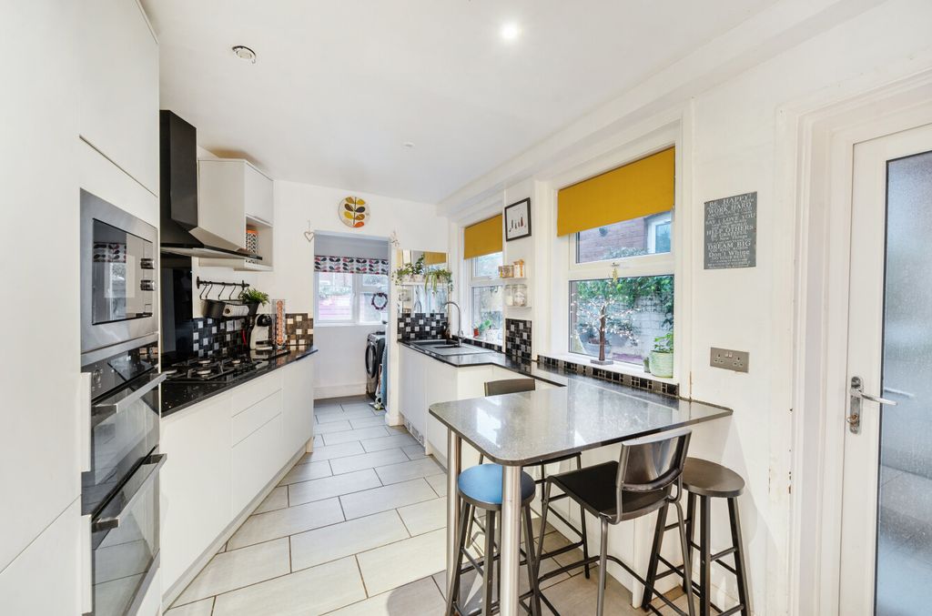 Property photo 3 of 20 Kitchen