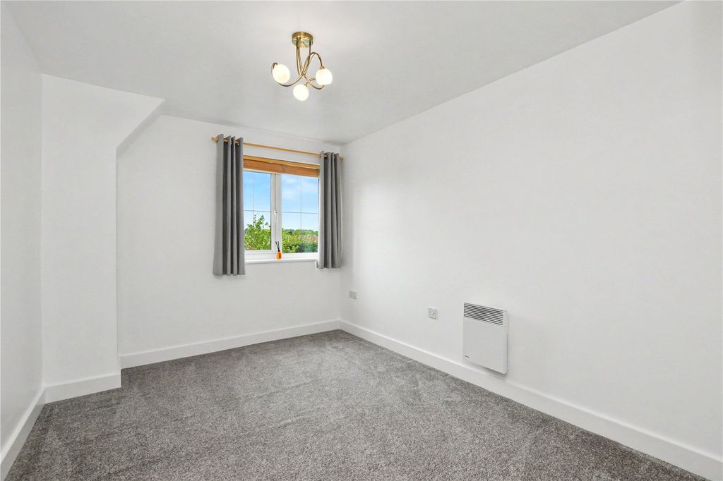 Additional image 6 of 2 bed flat for salePavilion Gardens, Farsley, Pudsey LS28