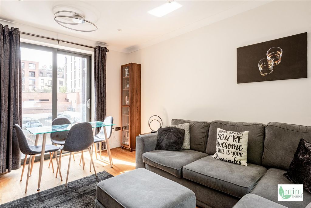 Property photo 3 of 11 Globe House - Watermark-9.Jpg