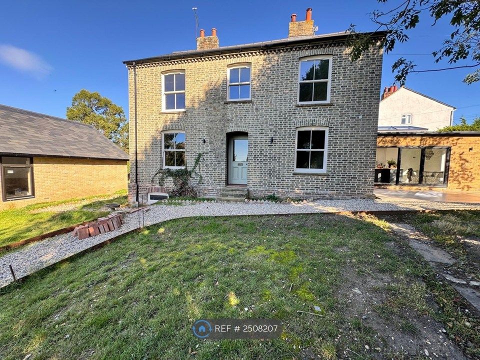 Property photo 1 of 27 Beautiful Large Home In Essex