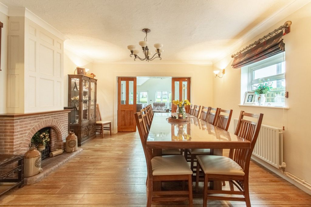 Property photo 3 of 21 Picture 3