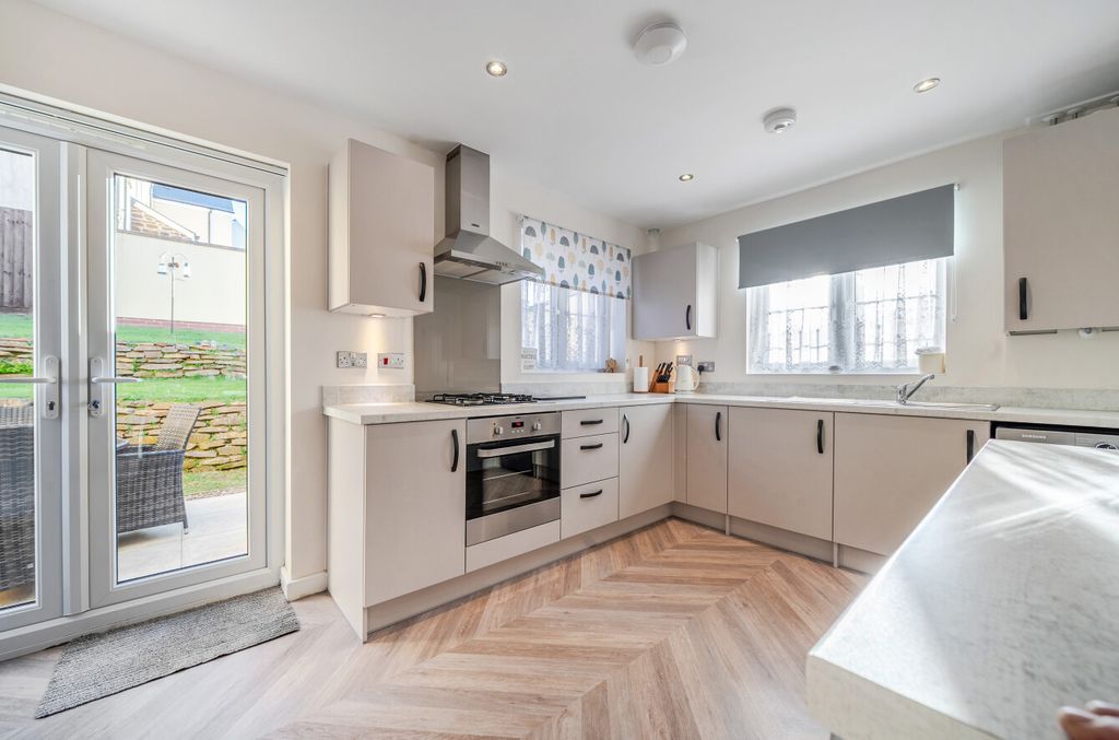 Property photo 2 of 16 1454643-4-69F1Aa5...