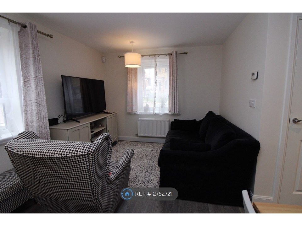 Property photo 2 of 7 Living Room