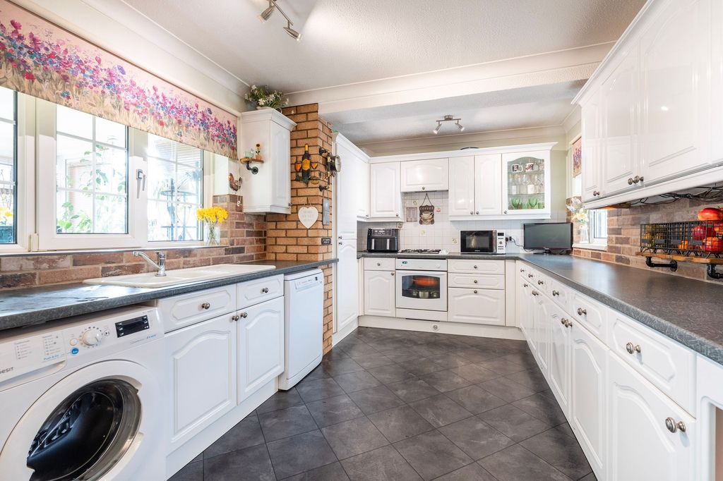 Property photo 2 of 22