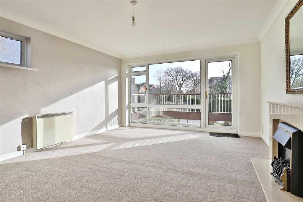 Property photo 2 of 15 Picture No. 12