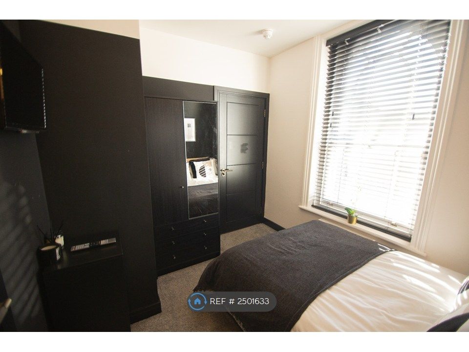 Property photo 3 of 11 Bed 4 (Ground Floor)