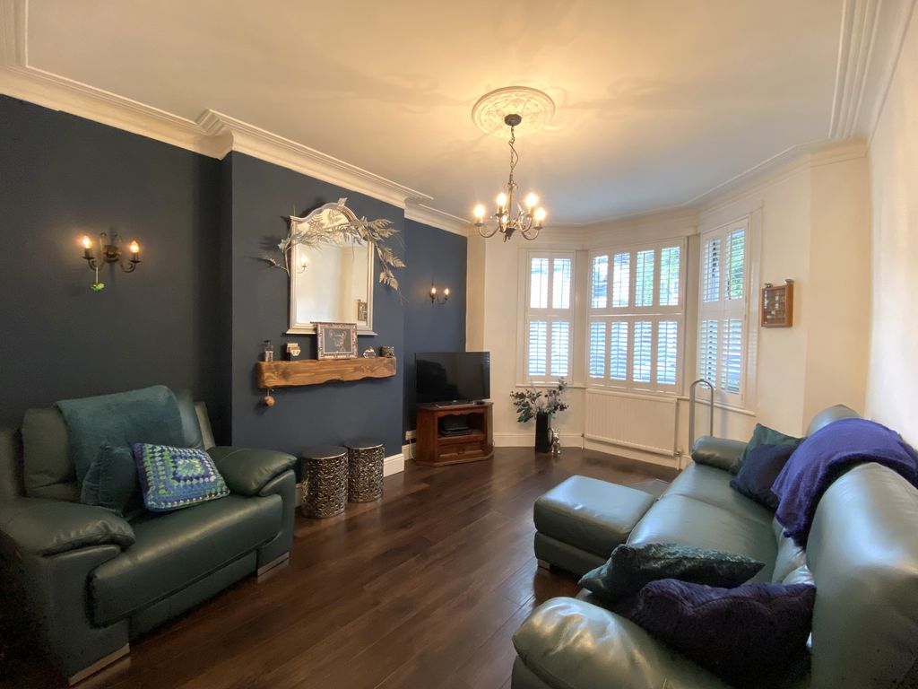 Property photo 2 of 16 Lounge