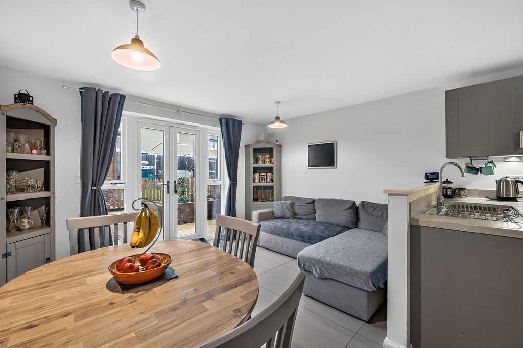 Property photo 2 of 35