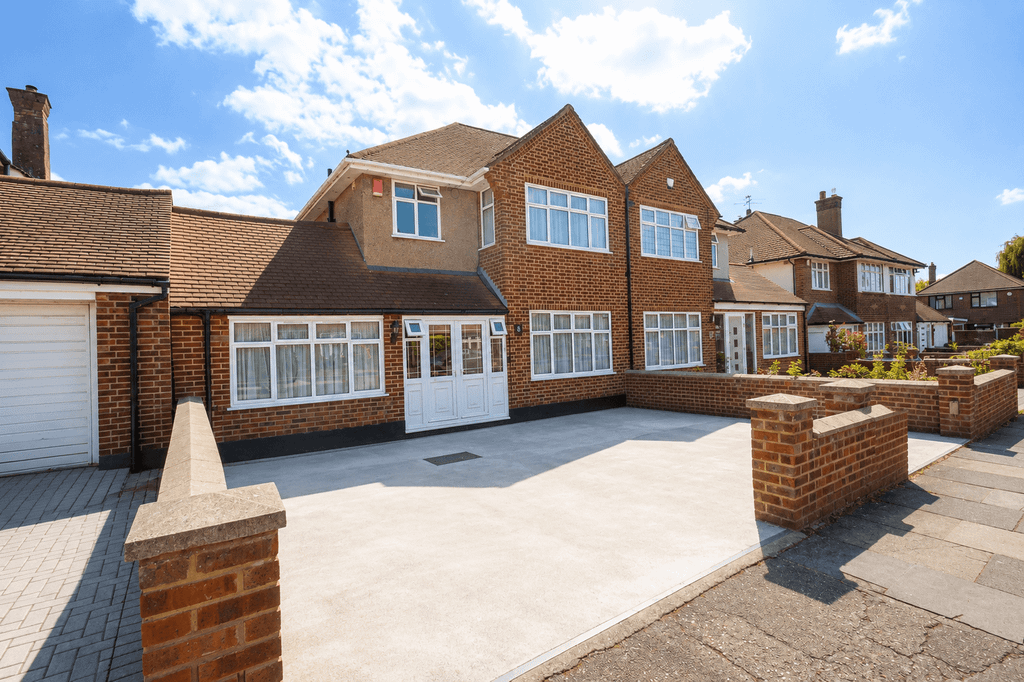Property photo 1 of 14 Manning Gardens, Harrow, Middlesex Ha3