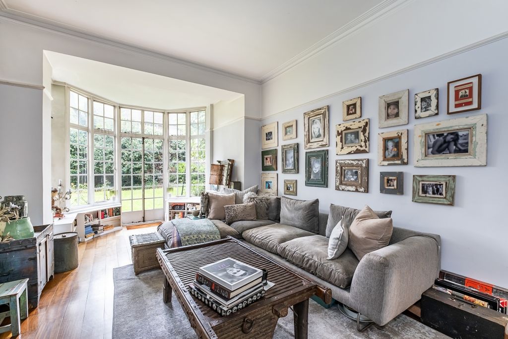 Property photo 1 of 12 Living Room