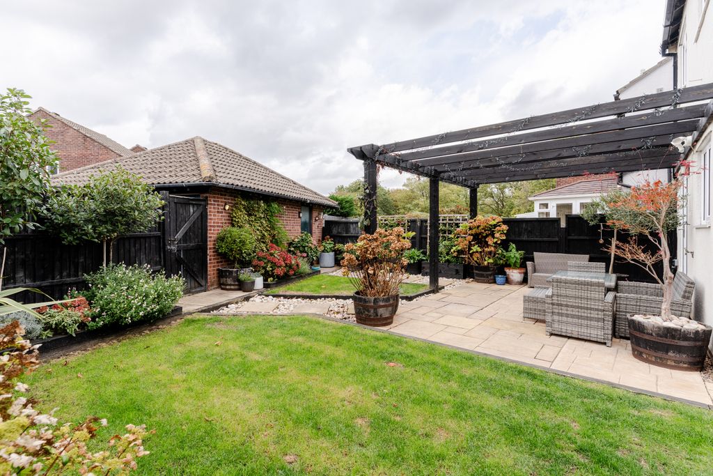 Property photo 2 of 16 A7408895-Hdr-6