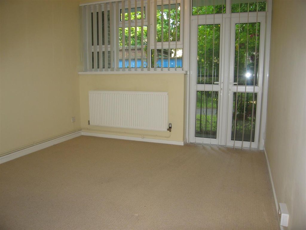 Property photo 3 of 5 Bedroom.Jpg