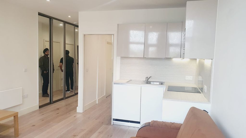 Property photo 1 of 11 1 Bed Flat Available For Sale In Hayes