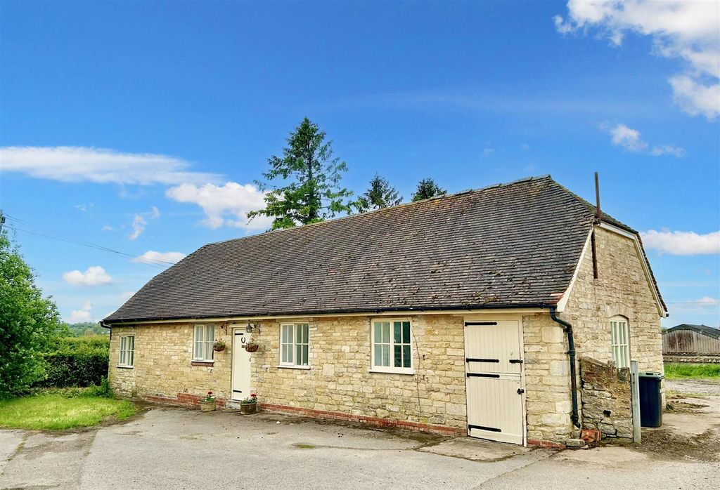 Property photo 1 of 9 Three Bedroom Detached Cottage