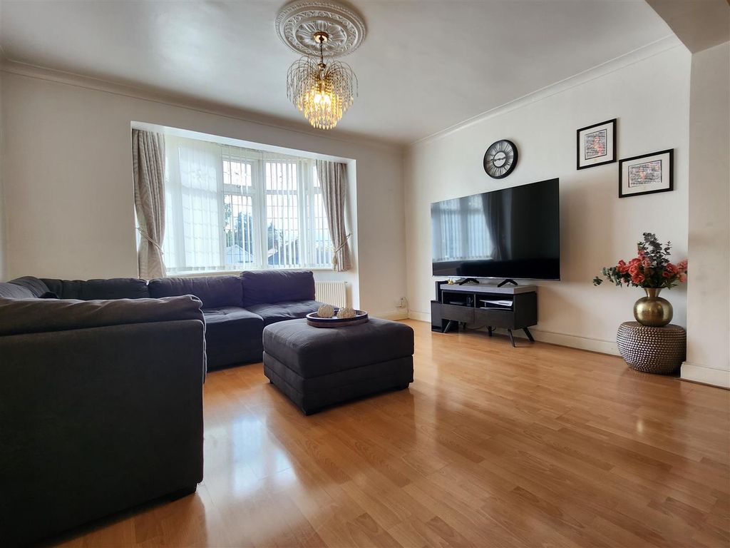 Property photo 3 of 19 R2.Jpg