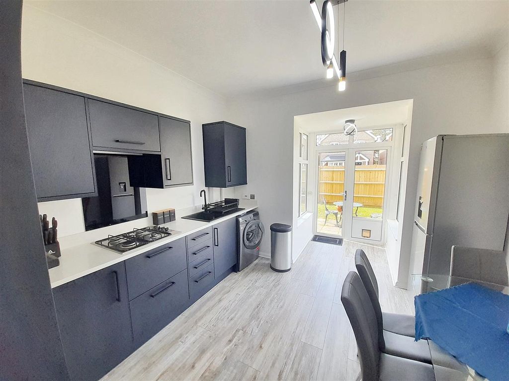 Property photo 3 of 21 Kitchen / Breakfast Room