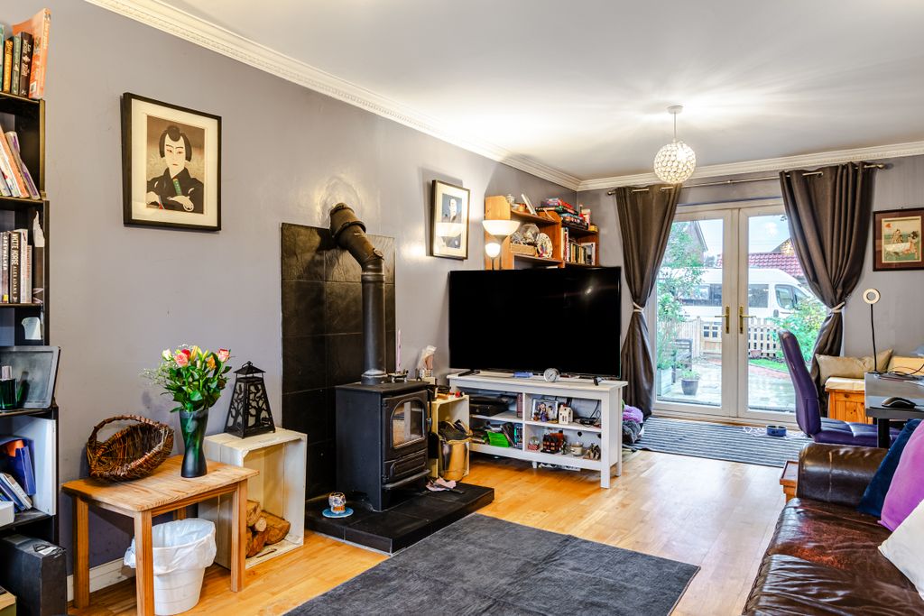 Property photo 2 of 24 Lounge1