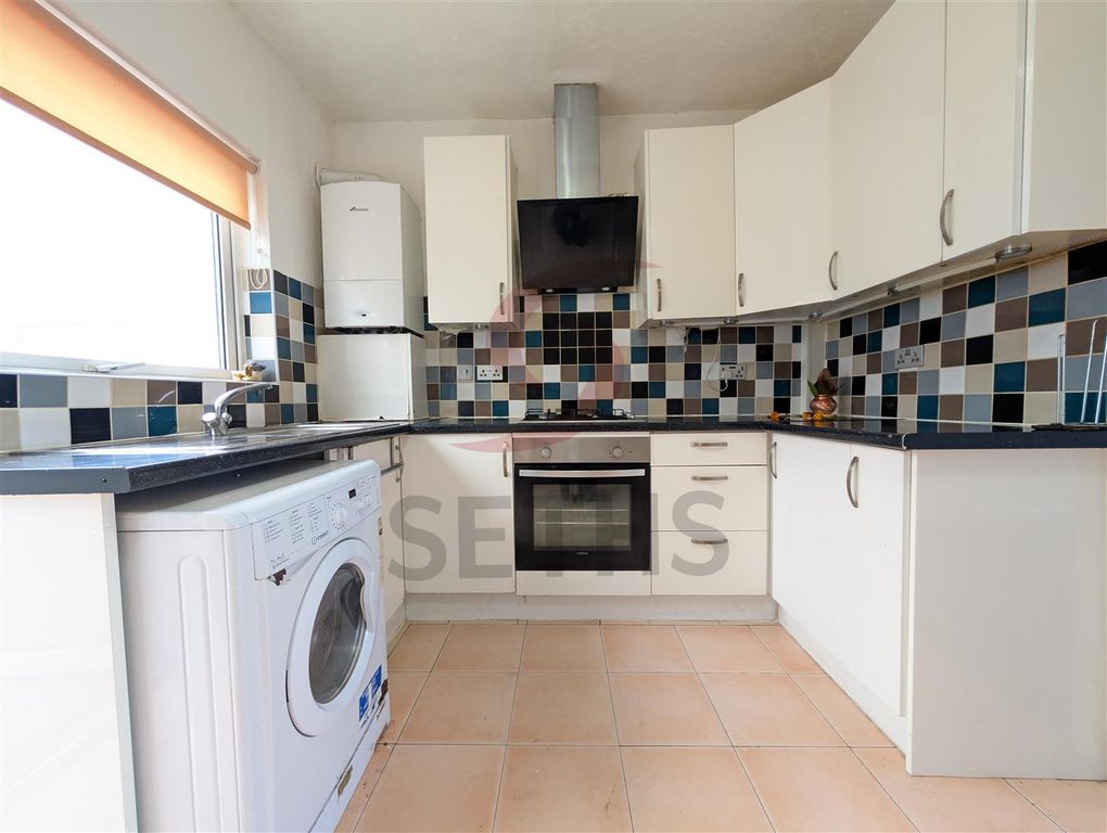 Property photo 2 of 12 Kitchen