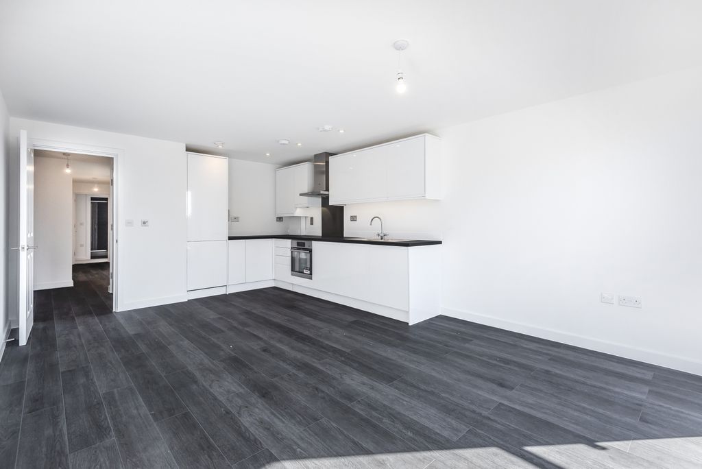 Property photo 3 of 8 Kitchen