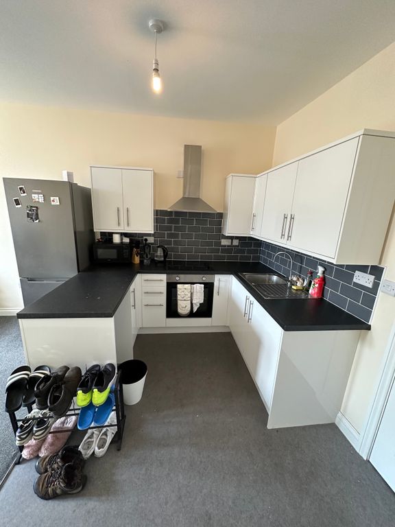 Property photo 3 of 6 Kitchen