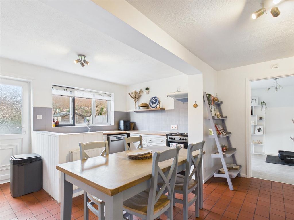 Property photo 3 of 19 Kitchen 2.Jpg