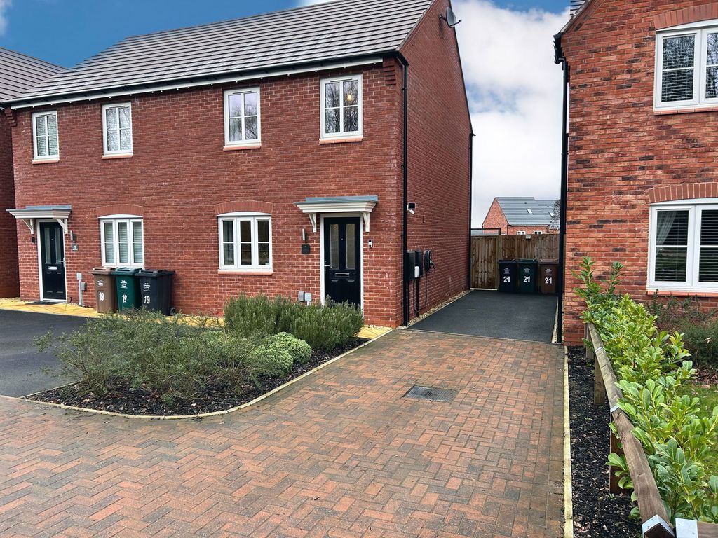 Property photo 1 of 32