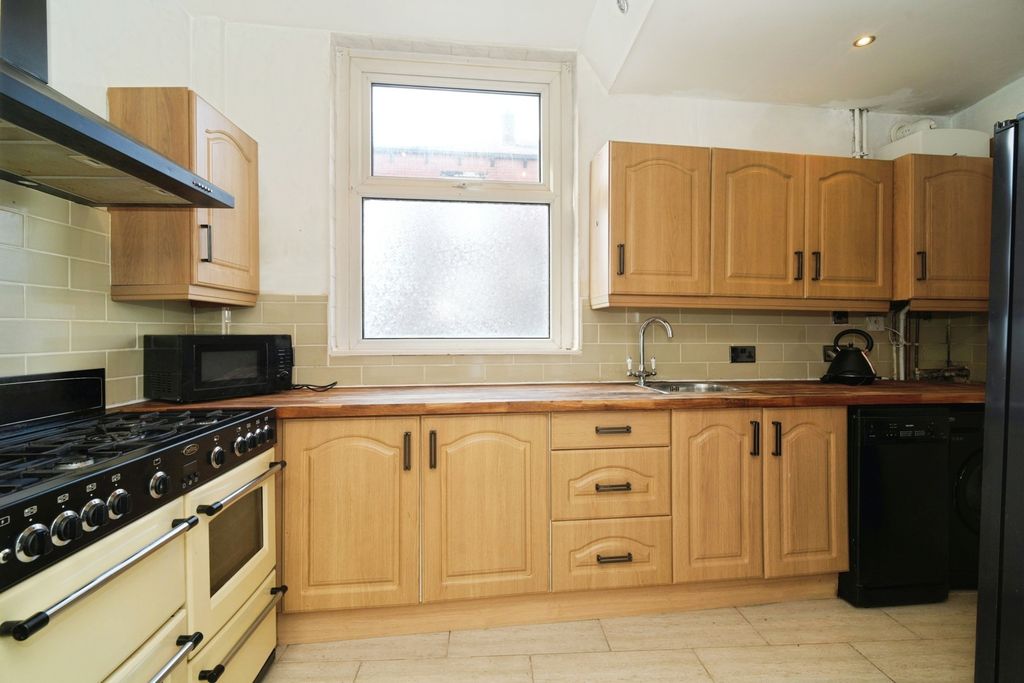 Property photo 3 of 10 Photo