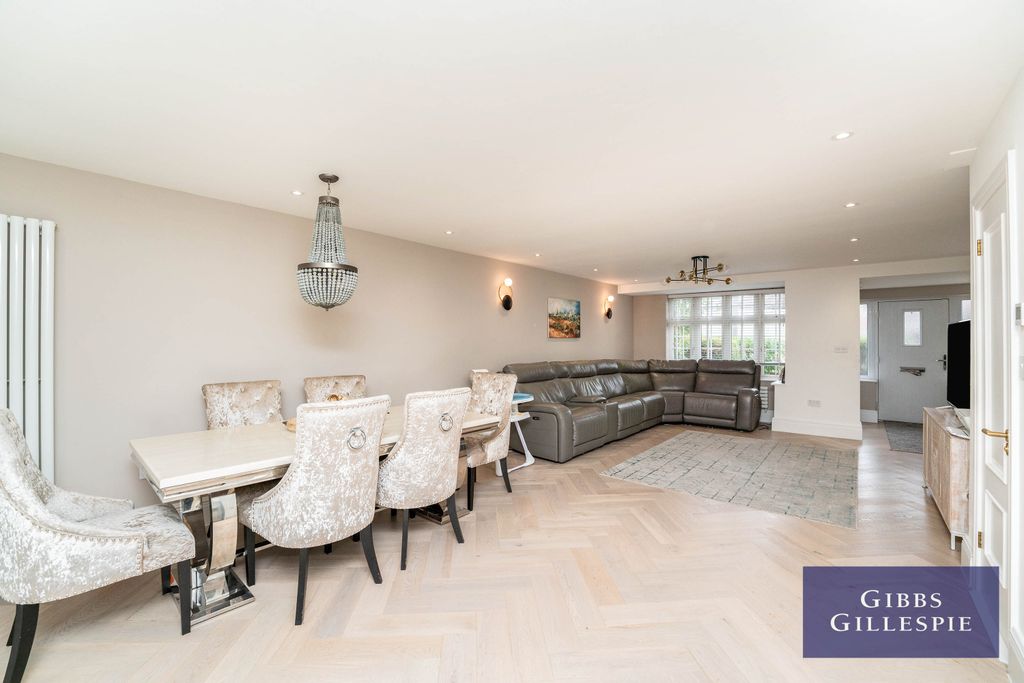 Property photo 2 of 13 9