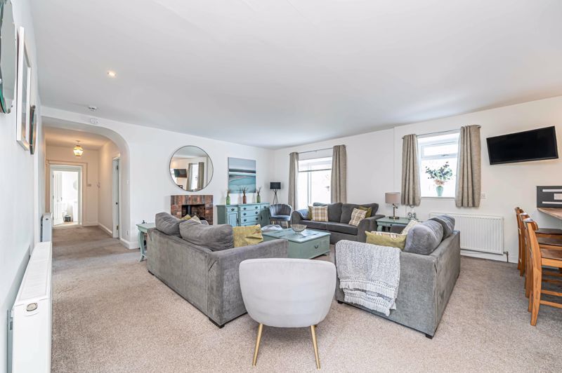 Property photo 3 of 76 Lounge Area