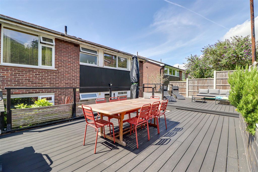 Property photo 2 of 20