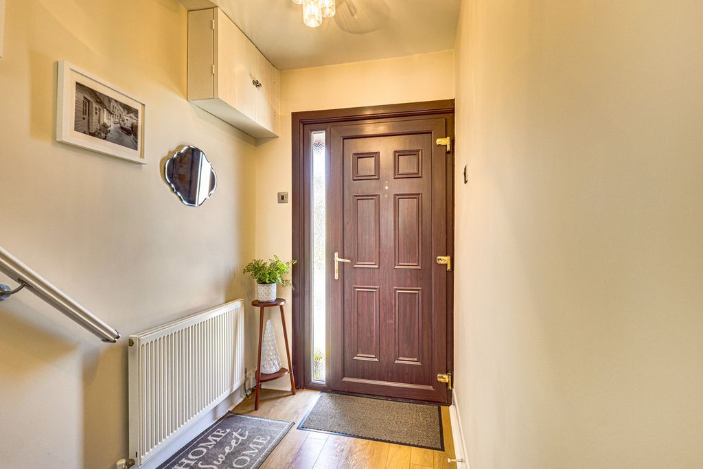 Property photo 3 of 32