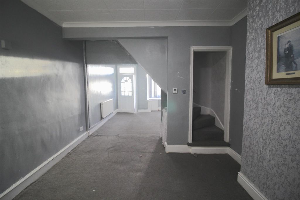 Property photo 3 of 10 Dining