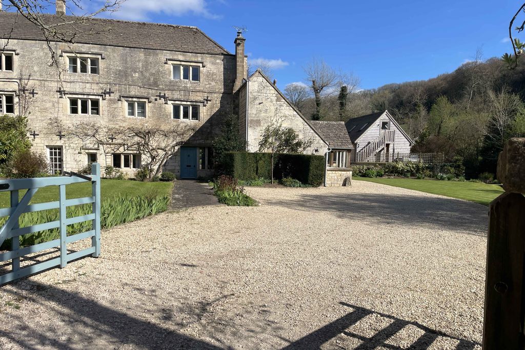 Property photo 1 of 21 Front