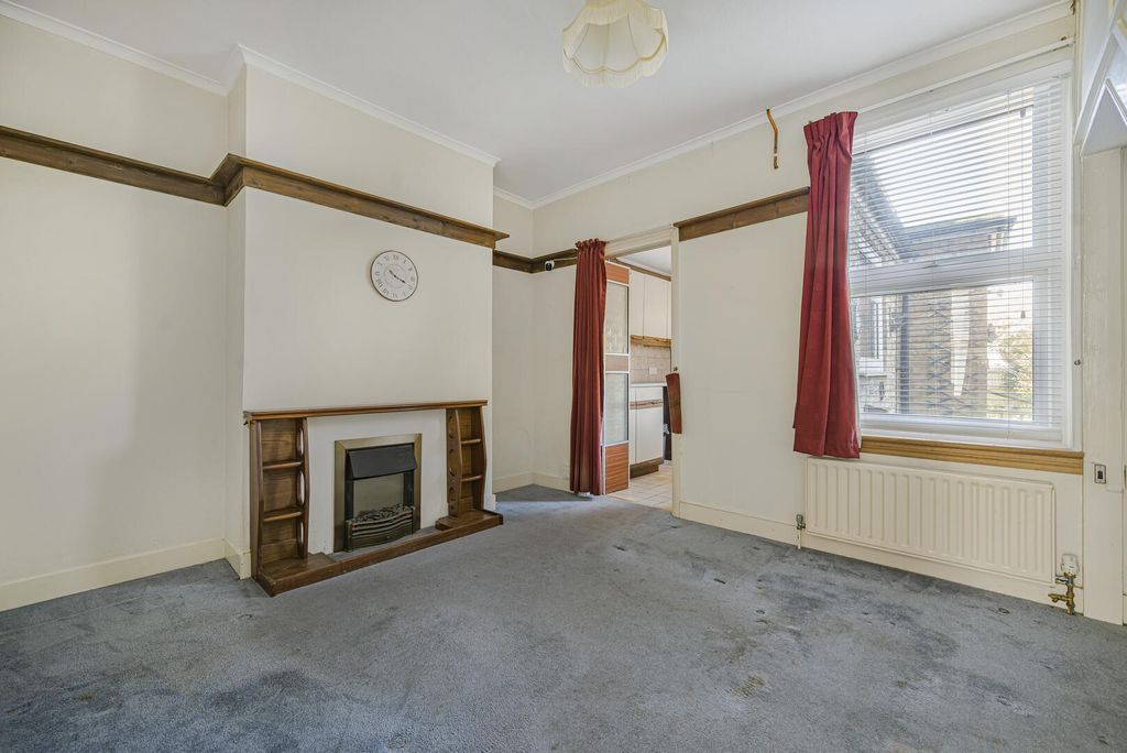 Property photo 3 of 11 Living Room