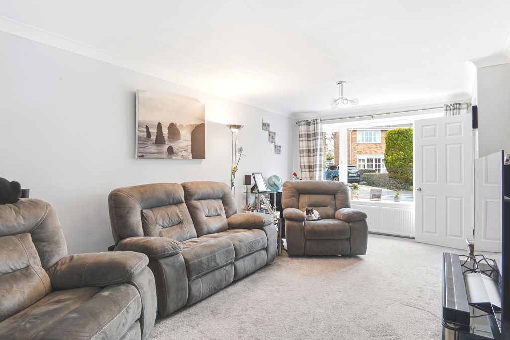 Property photo 3 of 29 Thegallops009