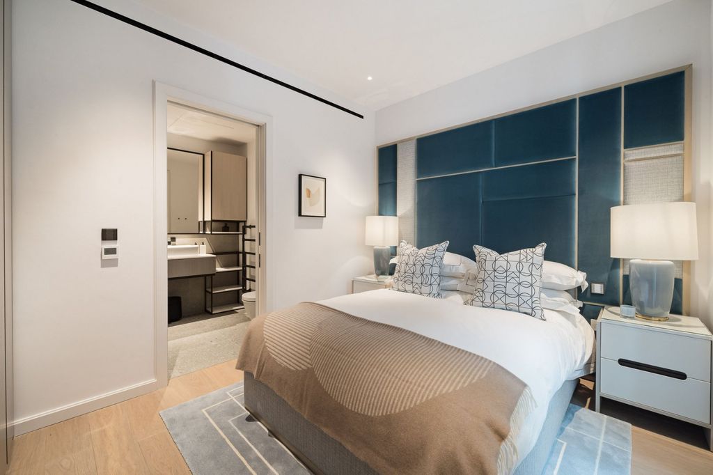 Property photo 3 of 22 Bedroom