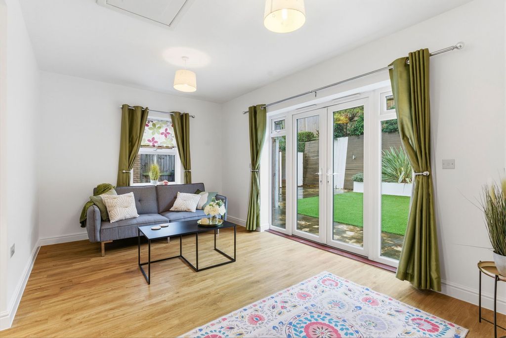 Property photo 2 of 21