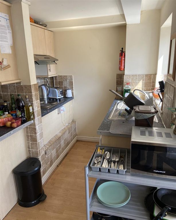 Property photo 3 of 11 Flat 2 (9).Jpeg