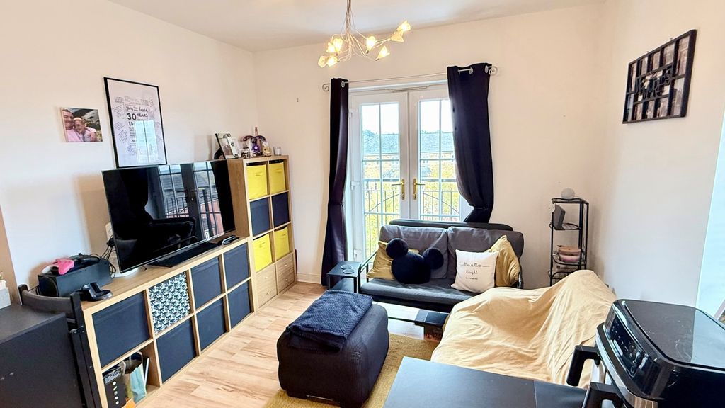 Property photo 3 of 6 Lounge