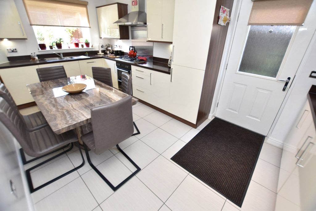 Property photo 3 of 21 Picture No. 02