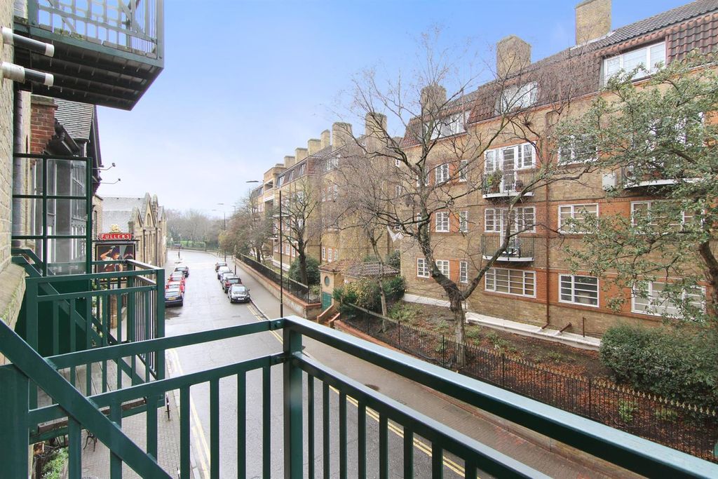 Property photo 3 of 9 Alward - Flat 3 Canada Wharf - Bal_Low.Jpg