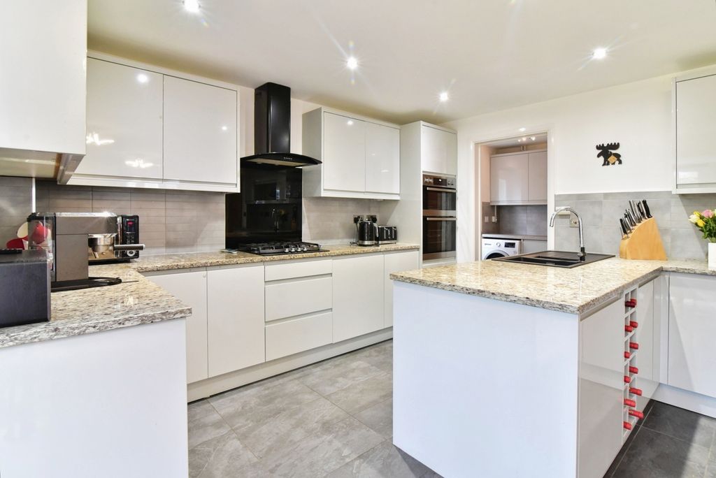 Property photo 3 of 20 Pbox-Img.Jpg