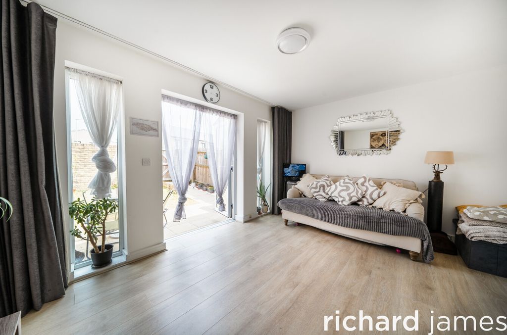 Property photo 3 of 13 Bd4F9c310Cac485Bb41c247624F595d9