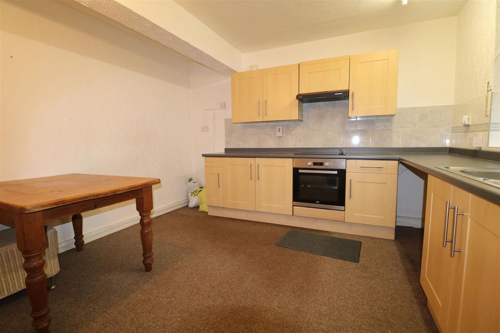 Property photo 2 of 9 Kitchen